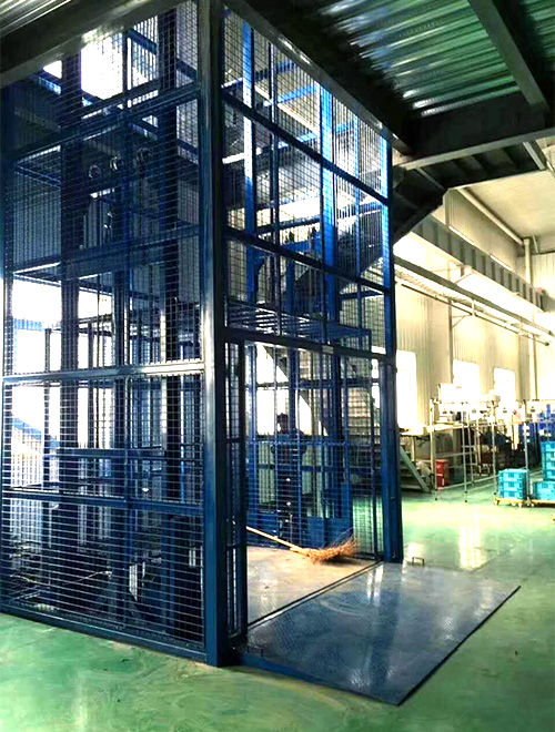 導(dǎo)軌式升降機